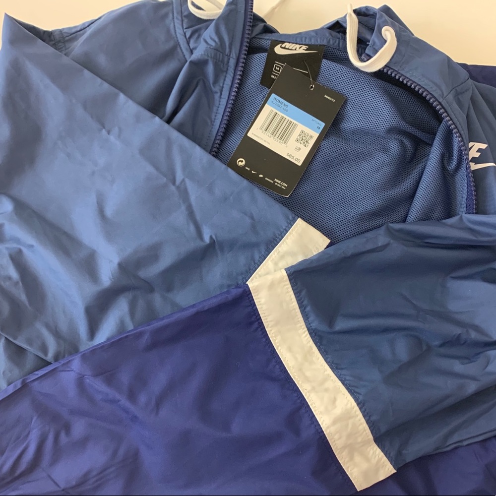 Women’s Nike sportswear jacket - Picture 2 of 5